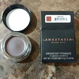 Dipbrow pomade